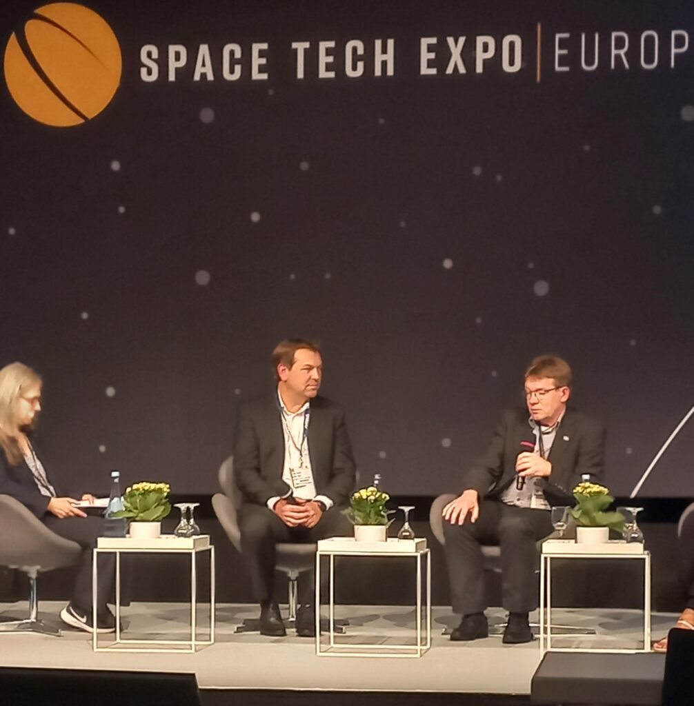 Hauke Ernst nimmt an einem Panel zum Thema „Einfluss von künstlicher Intelligenz auf die Raumfahrtbranche verstehen“ teil