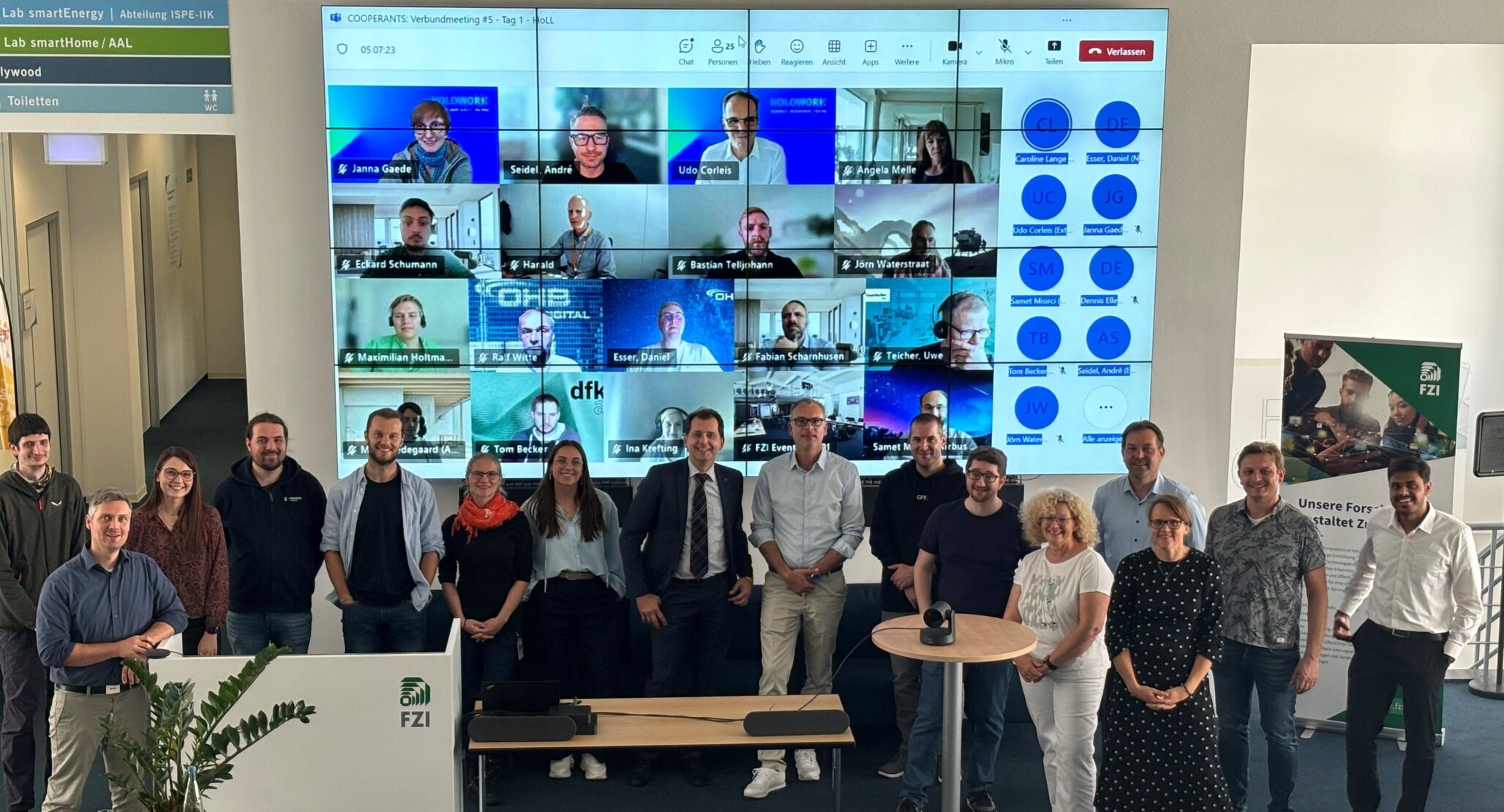 Die Partner des COOPERANTS Konsortiums in den Living Labs. Digital zugeschaltet sind weitere Teilnehmer des 5. COOPERANTS Verbundmeetings.