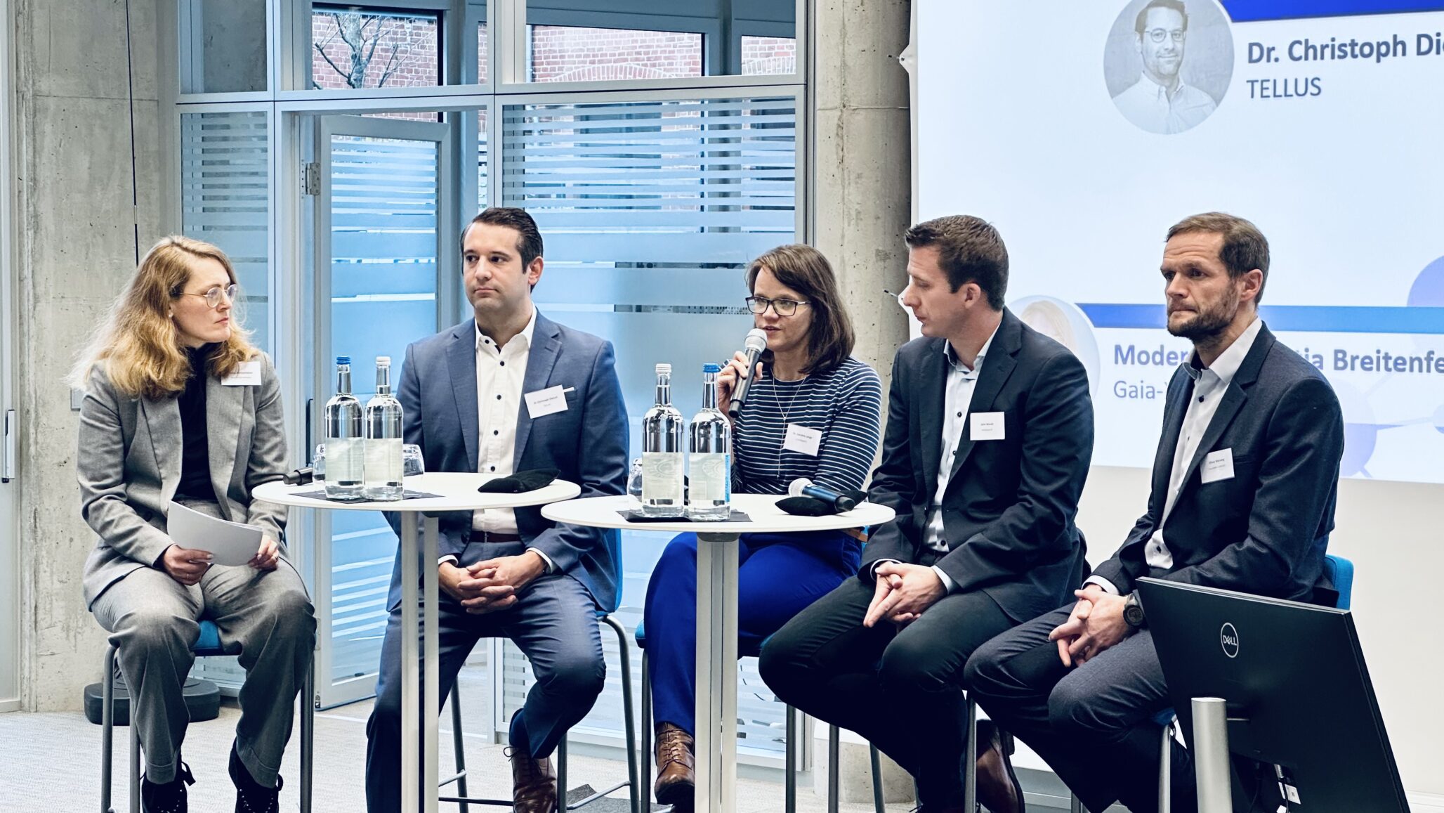 Panel participants: "Critical Infrastructure – Data Spaces and Digital Services for Crisis Prevention and Resilience" (from left to right: Katja Breitenfelder, Dr. Christoph Dietzel, Dr. Caroline Lange, Jann Wendt, and Oliver Warweg).