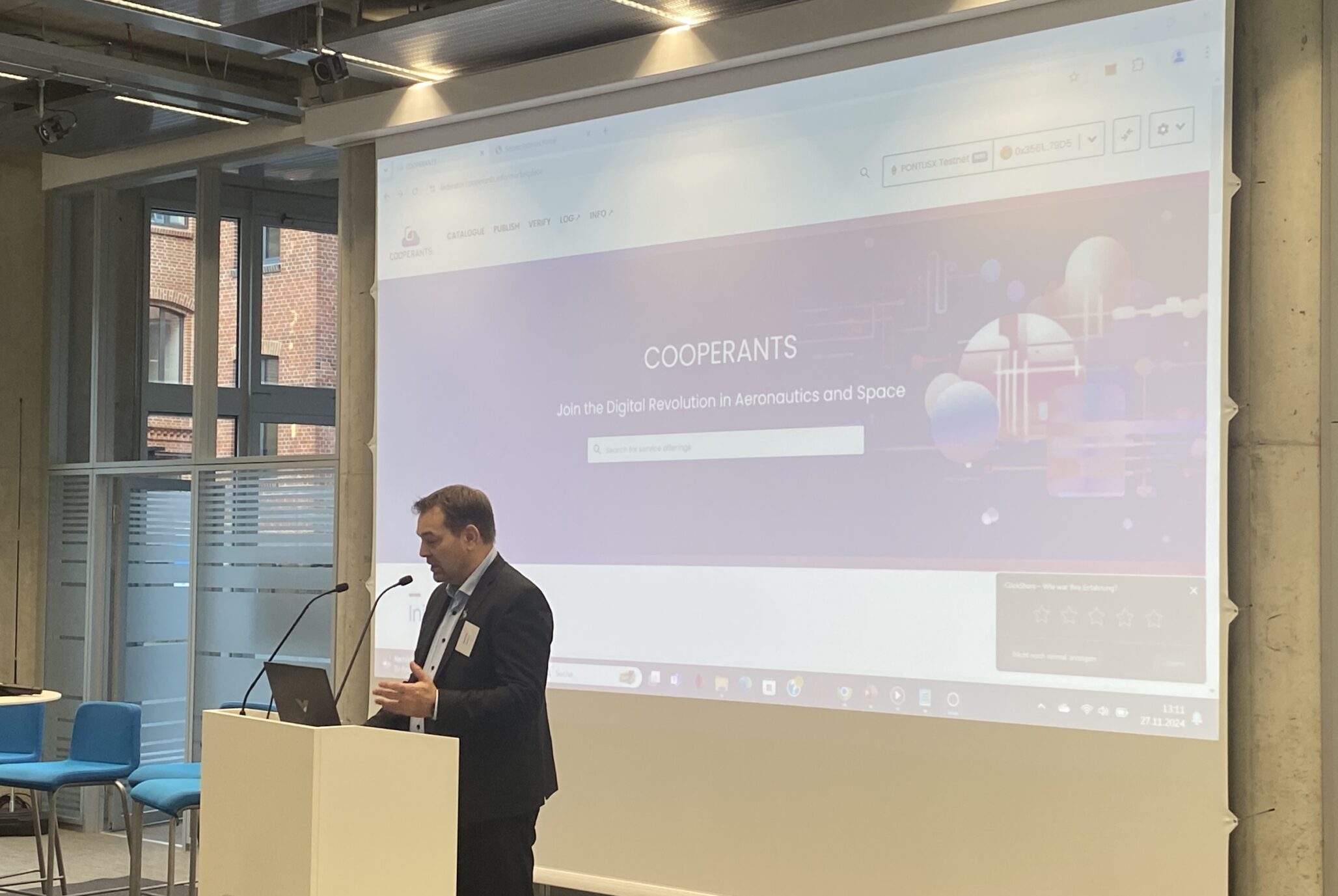 Hauke Ernst demonstrating service booking on the COOPERANTS marketplace.